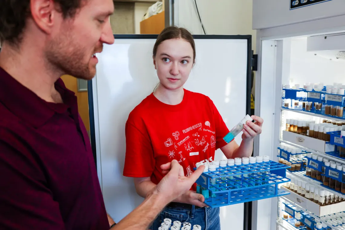 KEYS intern working with Andrew Legan in the lab of Luciano Matzkin